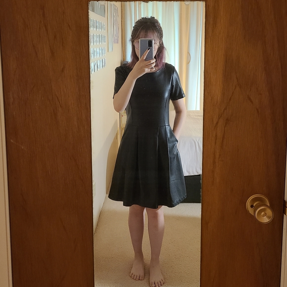 Black vegan leather dress with pockets - Picture 3 of 7